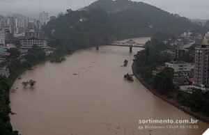 Rio Itajaí-Açu em Blumenau - Foto 08 de Outubro de 2023 -sortimento noticia
