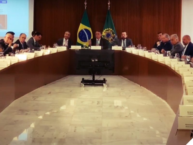 Vídeo completo da reunião onde Jair Bolsonaro e ministros discutem golpe de Estado