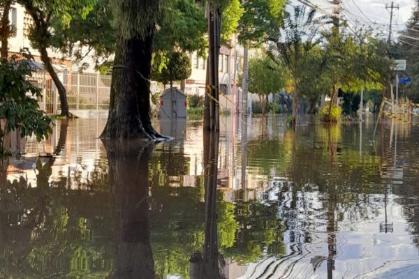 Enchente Bairro Menino Deus em Porto Alegre - Sortimento Enchente do Guaíba