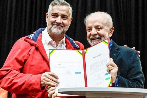 Paulo Pimenta e Lula - Sortimento Reconstrução do Rio Grande do Sul