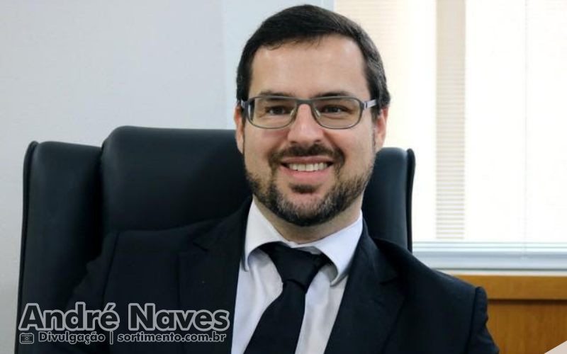 Defensor Público Federal André Naves comenta o documentário "Adultizando" do youtuber Felca