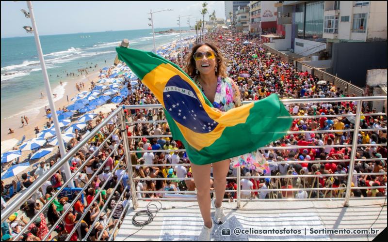 Daniela Mercury nos atos contra anistia a golpistas e PEC da Blindagem em Salvador - Sortimento.com.br
