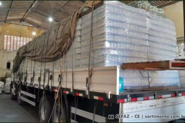 Carga com 60 mil garrafas de bebidas alcoólicas sem nota fiscal é apreendida na Região Metropolitana de Fortaleza