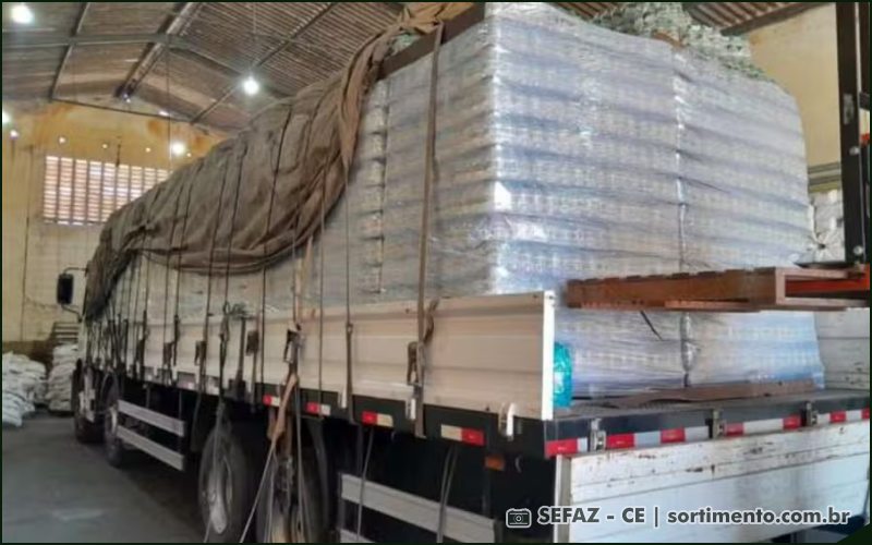 Carga com 60 mil garrafas de bebidas alcoólicas sem nota fiscal é apreendida na Região Metropolitana de Fortaleza
