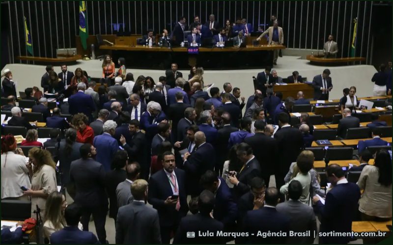 Câmara dos Deputados aprova isenção do Imposto de Renda para quem ganha até R$ 5 mil