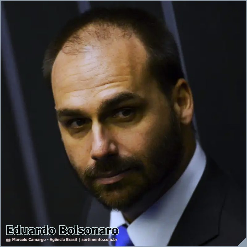 Eduardo Bolsonaro falta ao trabalho, continua ganhando salário e nada acontece