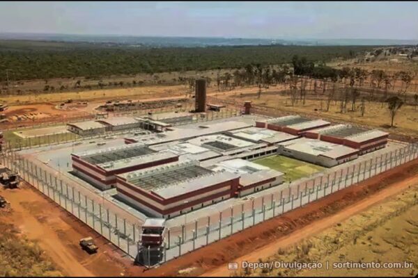 Comando Vermelho : sete líderes vão para prisões federais