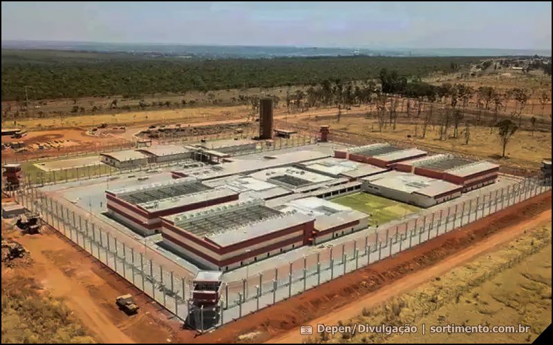 Comando Vermelho : sete líderes vão para prisões federais