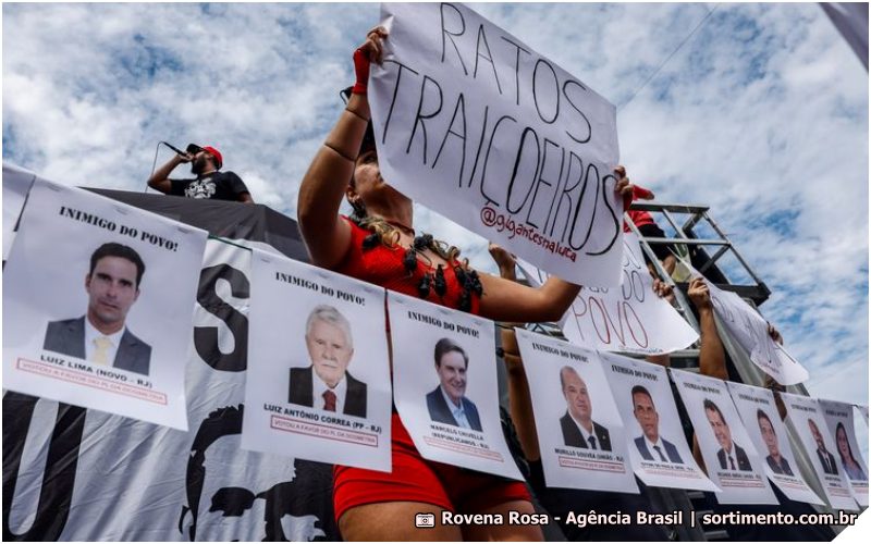 Projeto de Lei da Dosimetria : manifestações contra as decisões de Hugo Motta e Deputados Federais