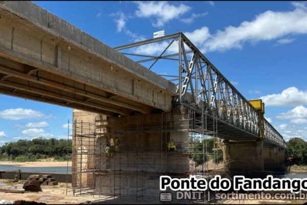 Ponte do Fandango : balsas de travessia de veículos e passageiros sobre o rio Jacuí em Cachoeira do Sul