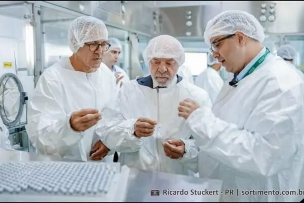 Presidente da República, Luiz Inácio Lula da Silva, parceria com a China para produção de vacina