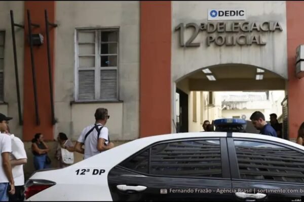 Estupro coletivo de adolescente no Rio de Janeiro : quarto foragido se entregou à Polícia Civil