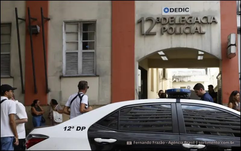 Estupro coletivo de adolescente no Rio de Janeiro : quarto foragido se entregou à Polícia Civil