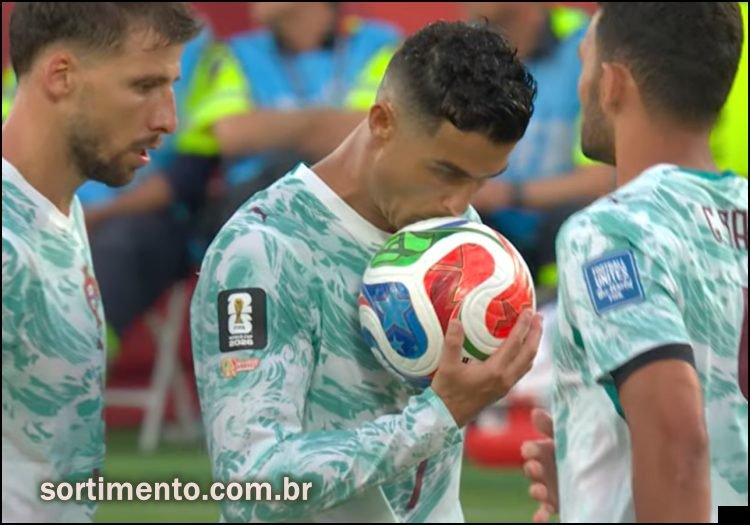 Cristiano Ronaldo empatou o jogo com gol de pênalti